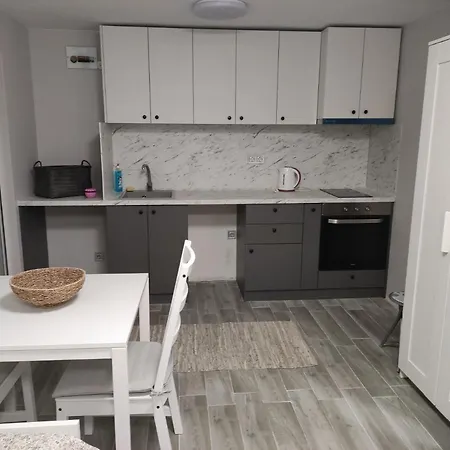 студио в центъра на град бургас. *